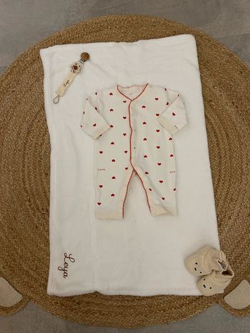 Pyjama blanc à petits cœurs rouges 0-3 mois parfait état