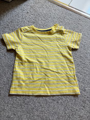 t-shirt jaune