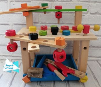 Petit établi en bois avec accessoires bricolage enfant