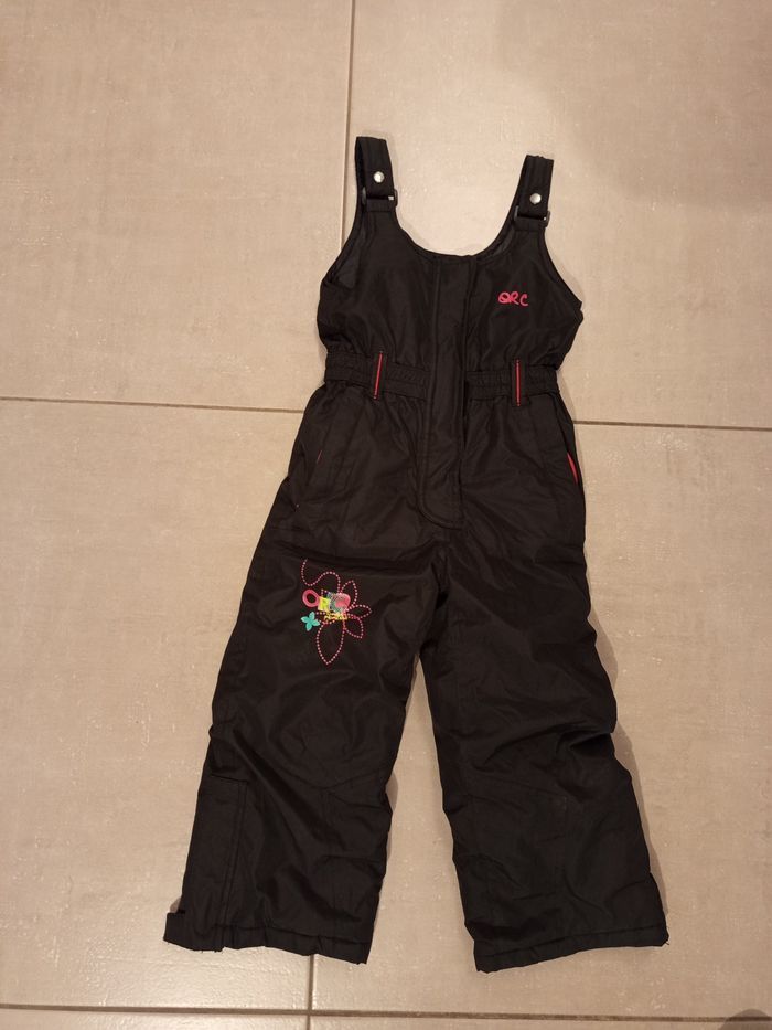 Très belle salopette de ski 5 ans chaude et imperméable noire