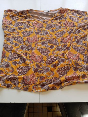 T-shirt très bon état taille 38 Un jour ailleurs