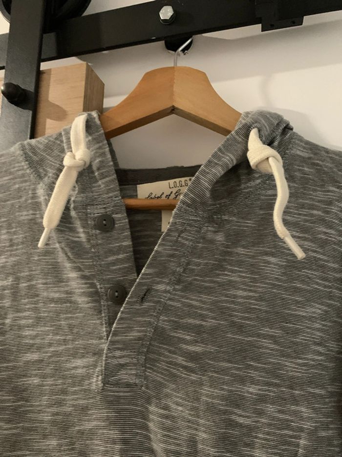 T shirt H&M gris à capuche - photo numéro 5