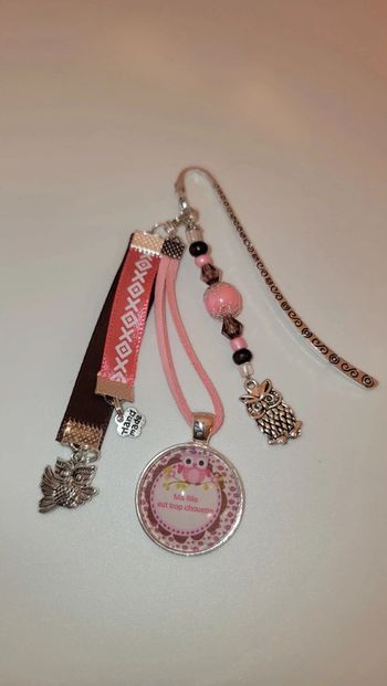 Cadeau ma fille, bijoux de sac ou marque page " ma fille est trop chouette "
