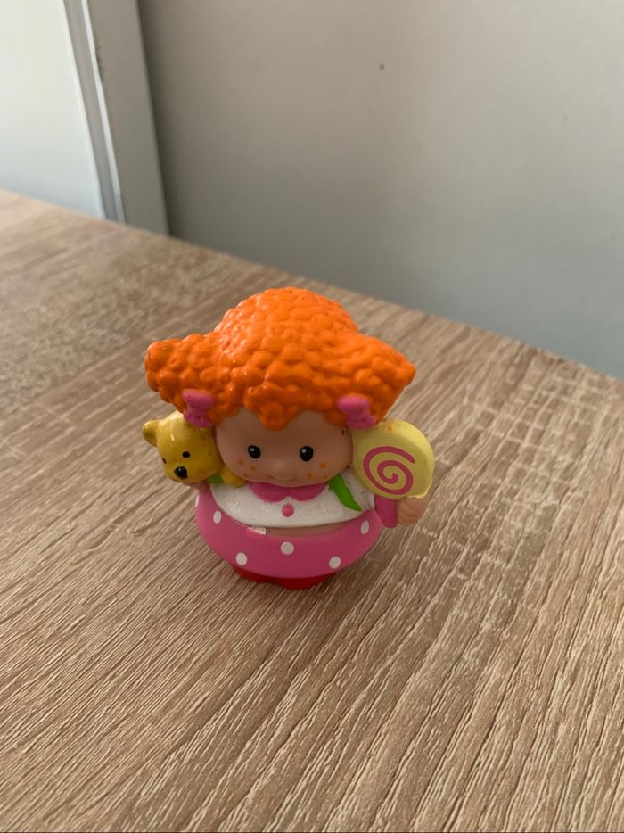 Figurine fille à l’ourson Little people