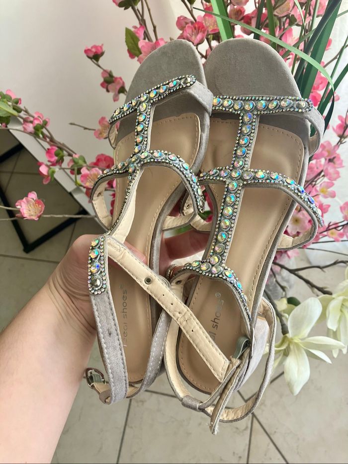 Chaussures à petits talons avec strass T.40 - photo numéro 6