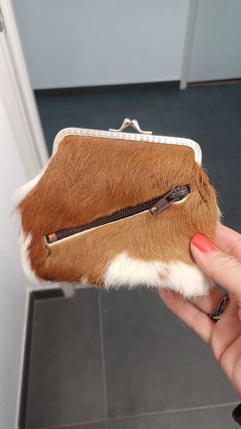 Porte monnaie en cuir poil
