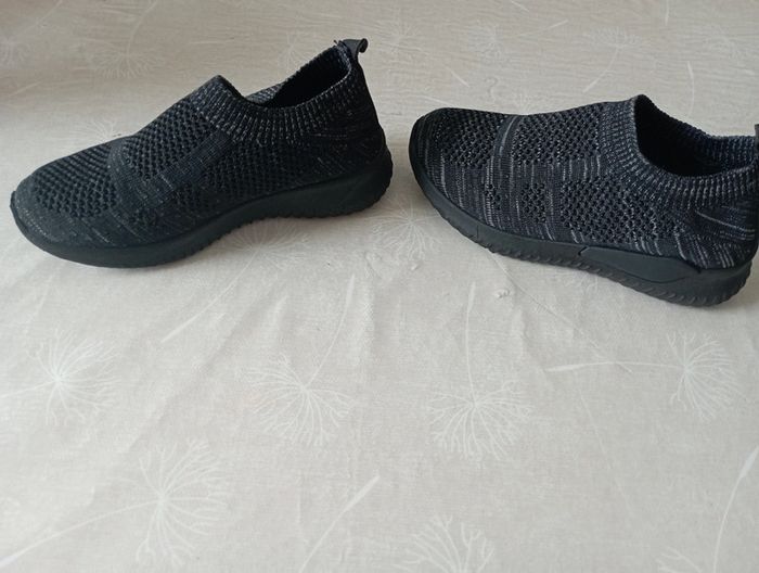 Basket à enfilée noir et gris taille 32 5€ - photo numéro 4