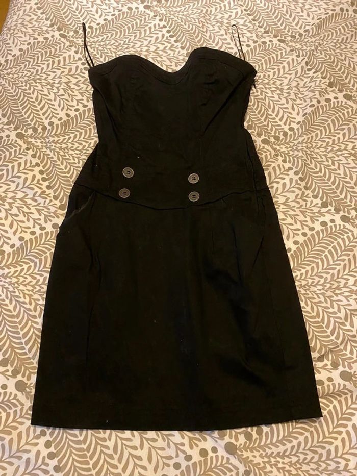 robe noire sans bretelles