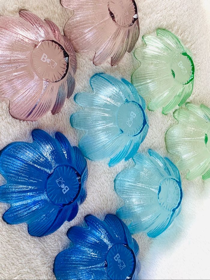 Lot de 8 Coupelles en verre en forme de fleurs - photo numéro 3