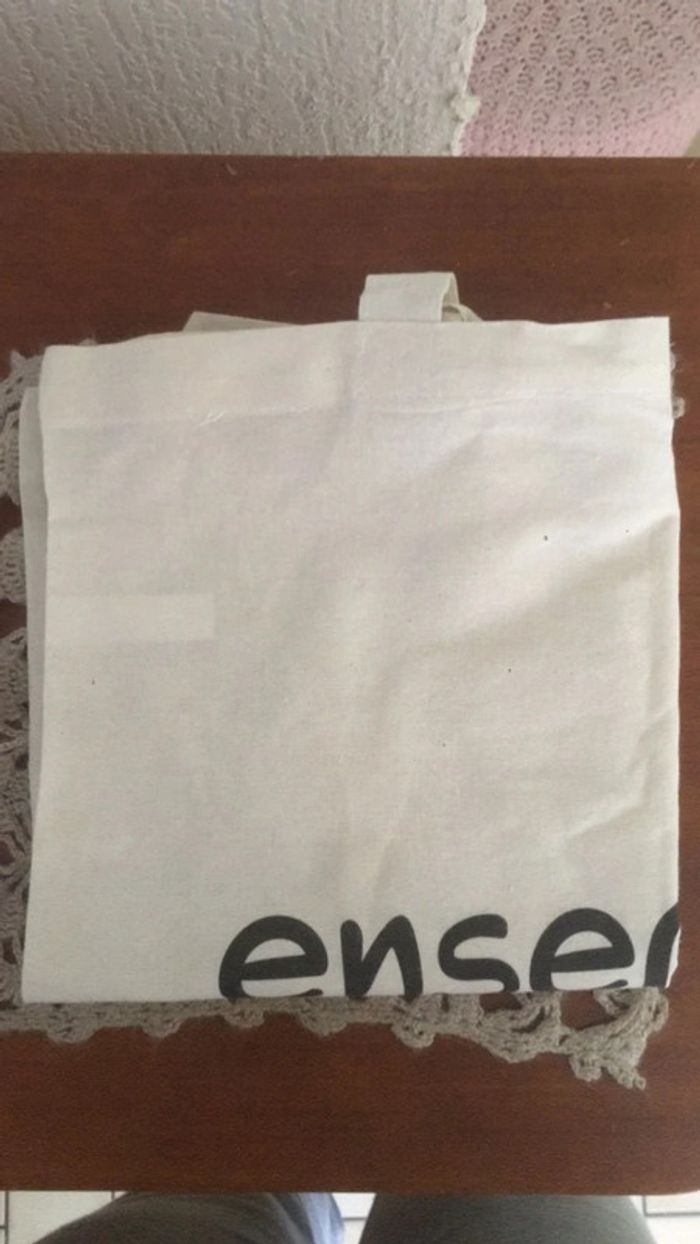 Tote bag