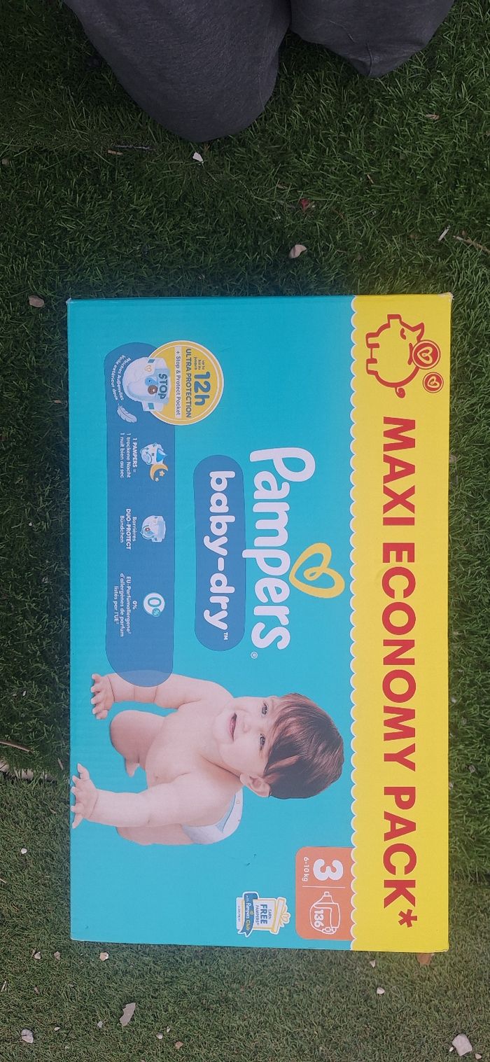 Paquet de couches pampers taille 3 neuf