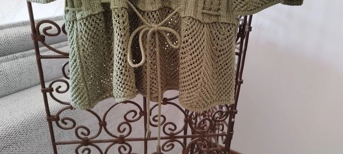 Haut kaki léger manches 3/4. Très bon état. Taille 40 - photo numéro 6