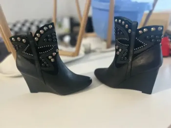 Bottine talon compensée