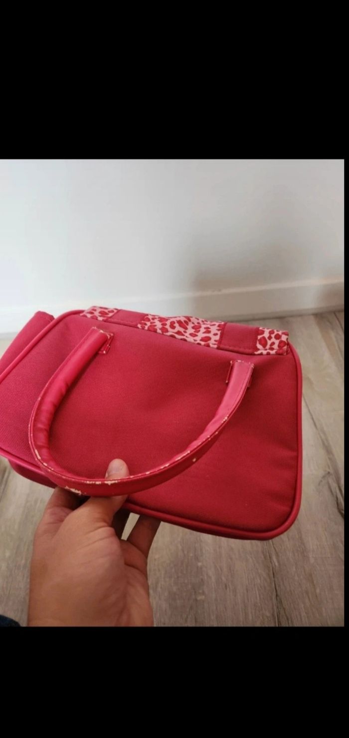 Chien avec sac - photo numéro 6