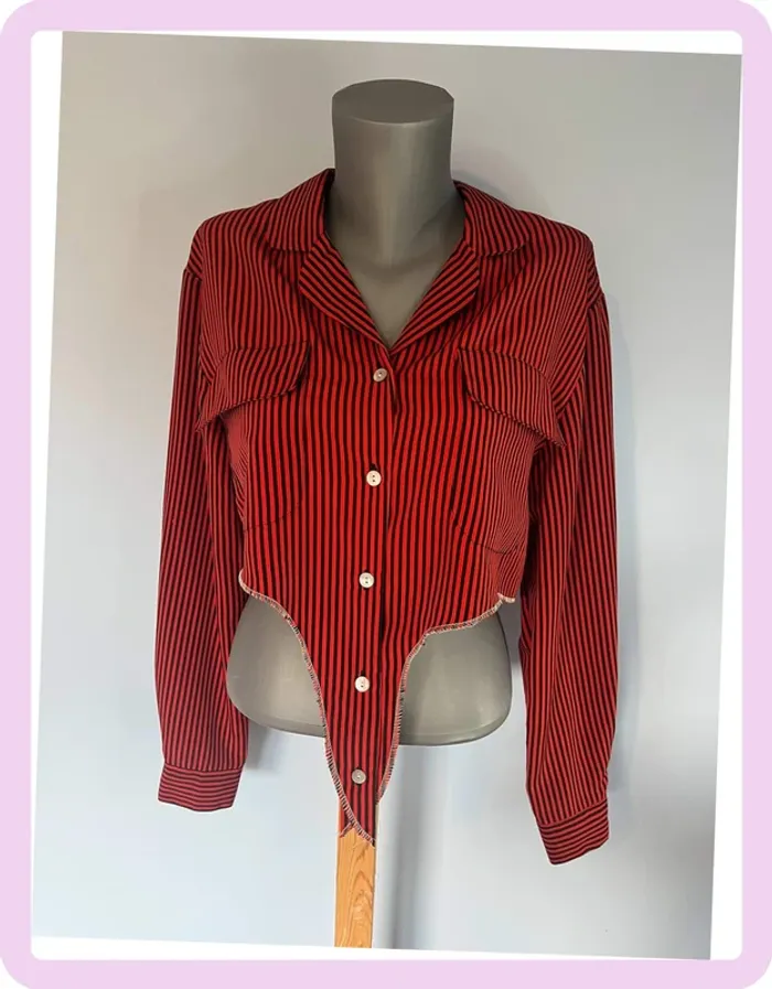 Chemise crop top Jordan rouge rayée noir – taille L – vintage & stylée