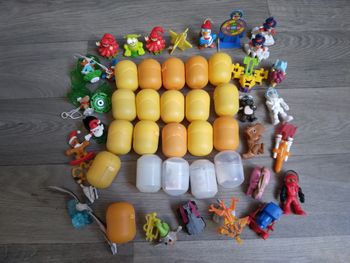 Lot jouets kinder 