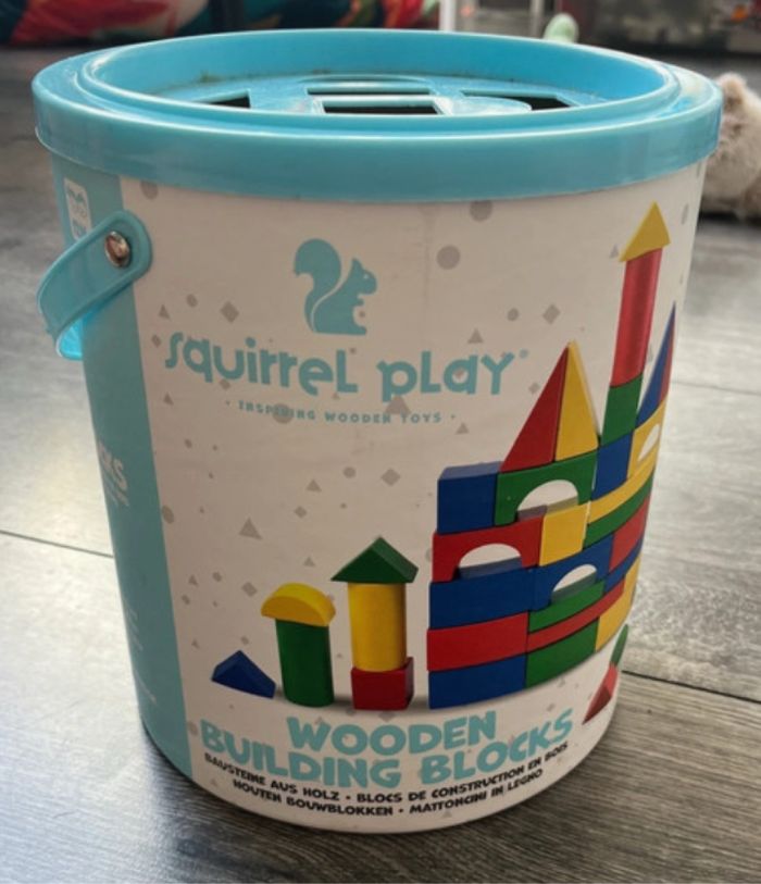 Blocs de construction en bois de Squirrel play