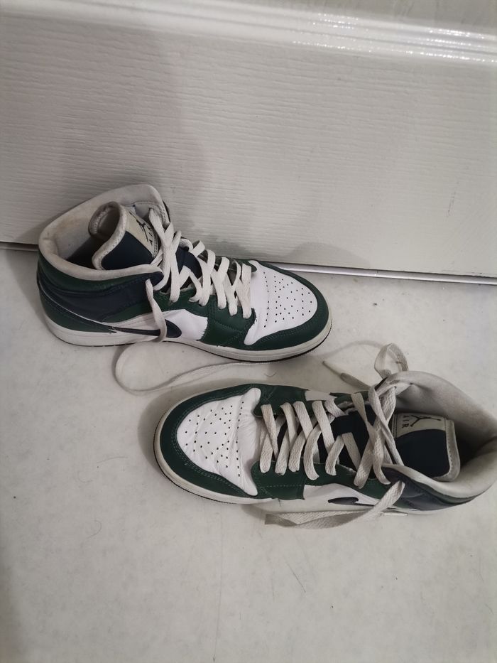 Air Jordan montantes blanc / vert / bleu – très bon état – 38,5 - photo numéro 3