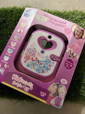 KIDI SECRET selfie rose