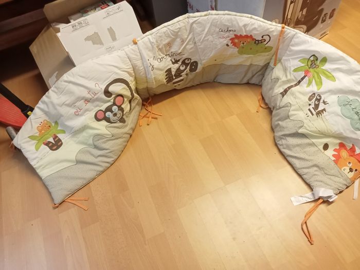 Tour de lit thème "jungle"