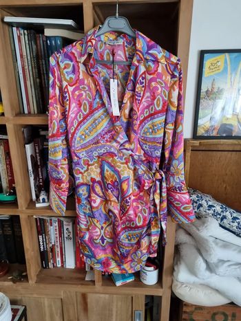 Robe portefeuille très  coloré neuve taille 2