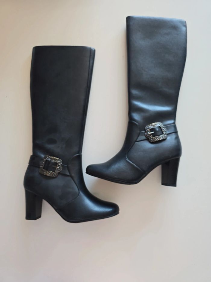 Bottes neuves taille 36
