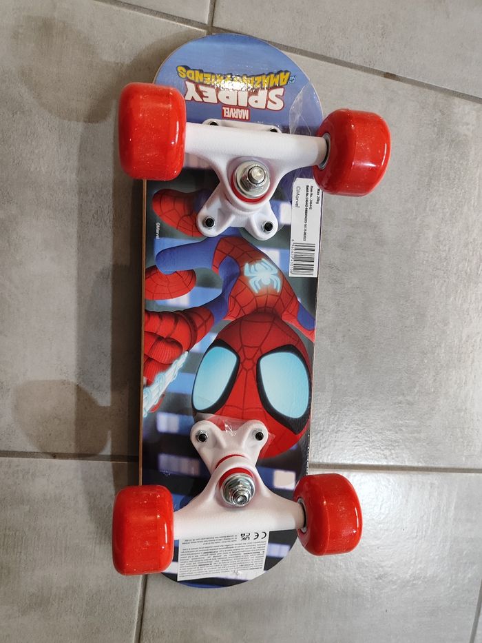 Skateboard spiderman - photo numéro 2