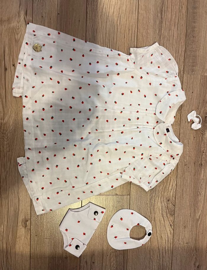 6 ans - sergent major chemisier fraise + vêtements poupée