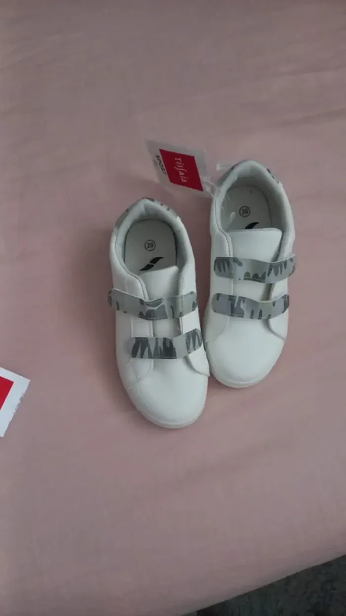 Paire de baskets neuve T29 - photo numéro 2