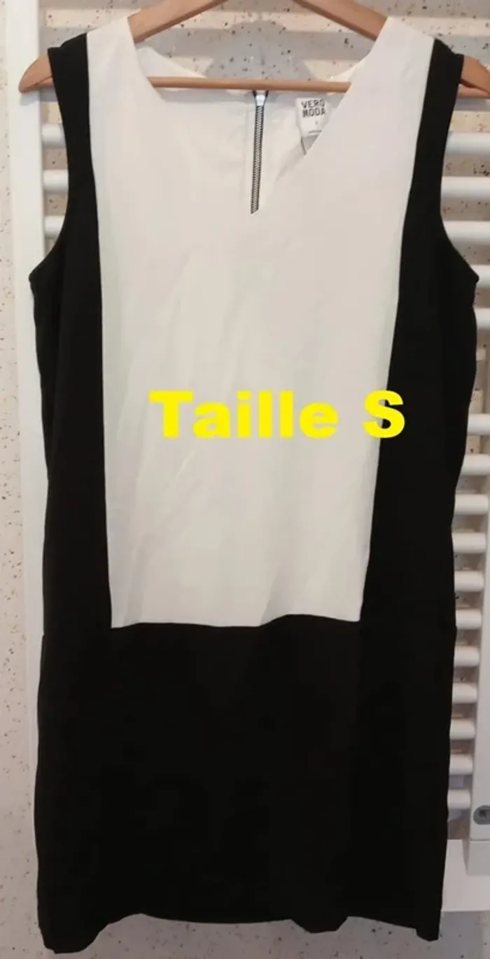 Robe blanche noire Vero Moda Taille S