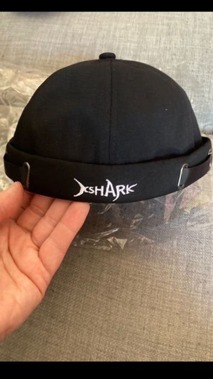 BONNET DOCKER, HIP HOP couleur noir Shark (requin ) NEUF