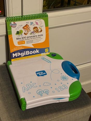 Magibook état neuf avec 2 livrets