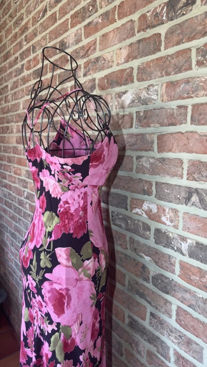 Robe noire à fleurs roses asymétrique - photo numéro 17