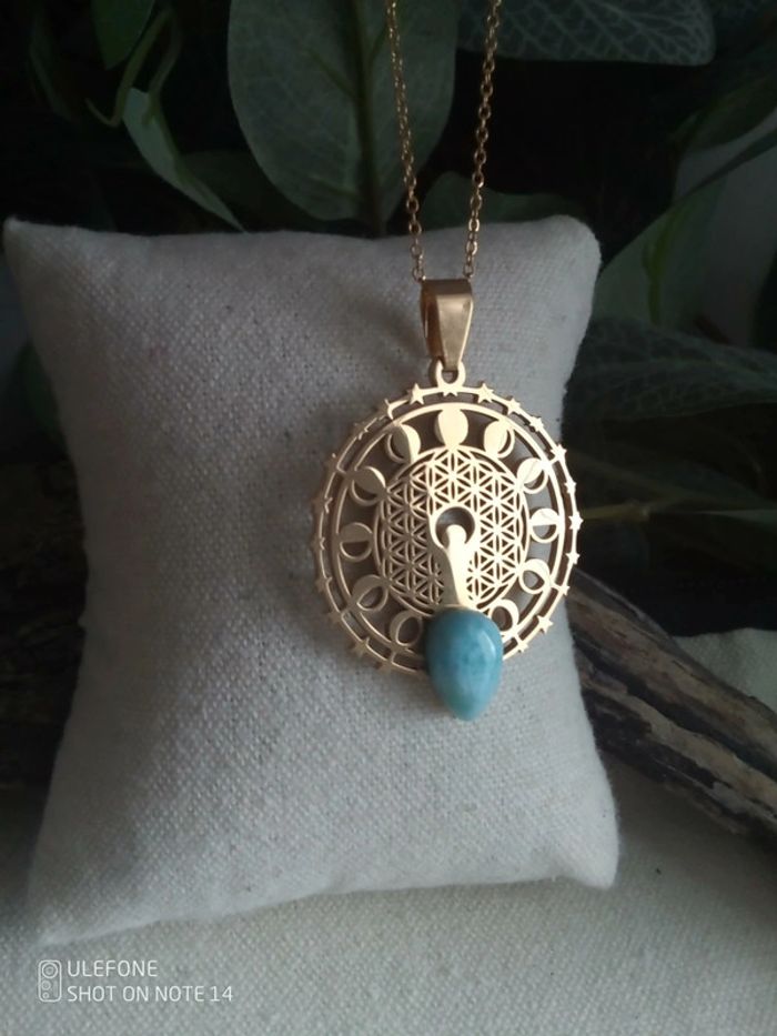 Collier fleur de vie féminin sacré et pierre de larimar