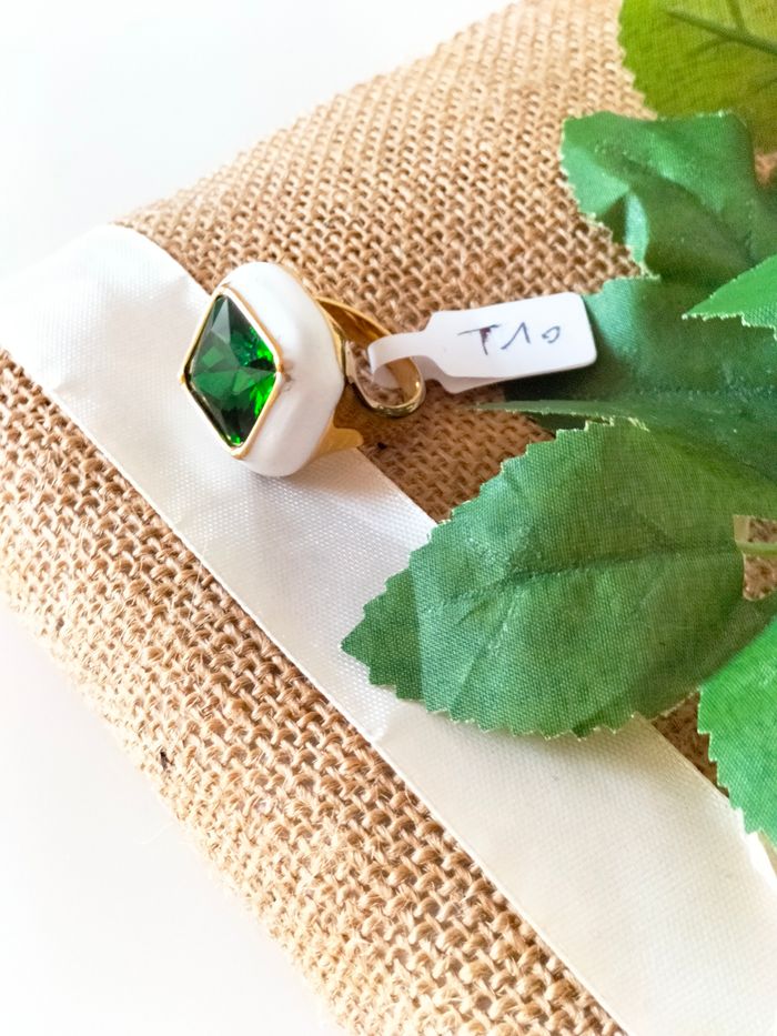 Bague luxueuse en acier inoxydable avec pierre carrée verte neuve stylée simple et moderne - photo numéro 2