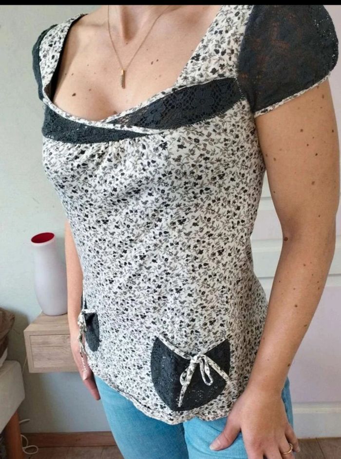T-shirt fleuri dentelle Promod T34 Excellent état - photo numéro 3
