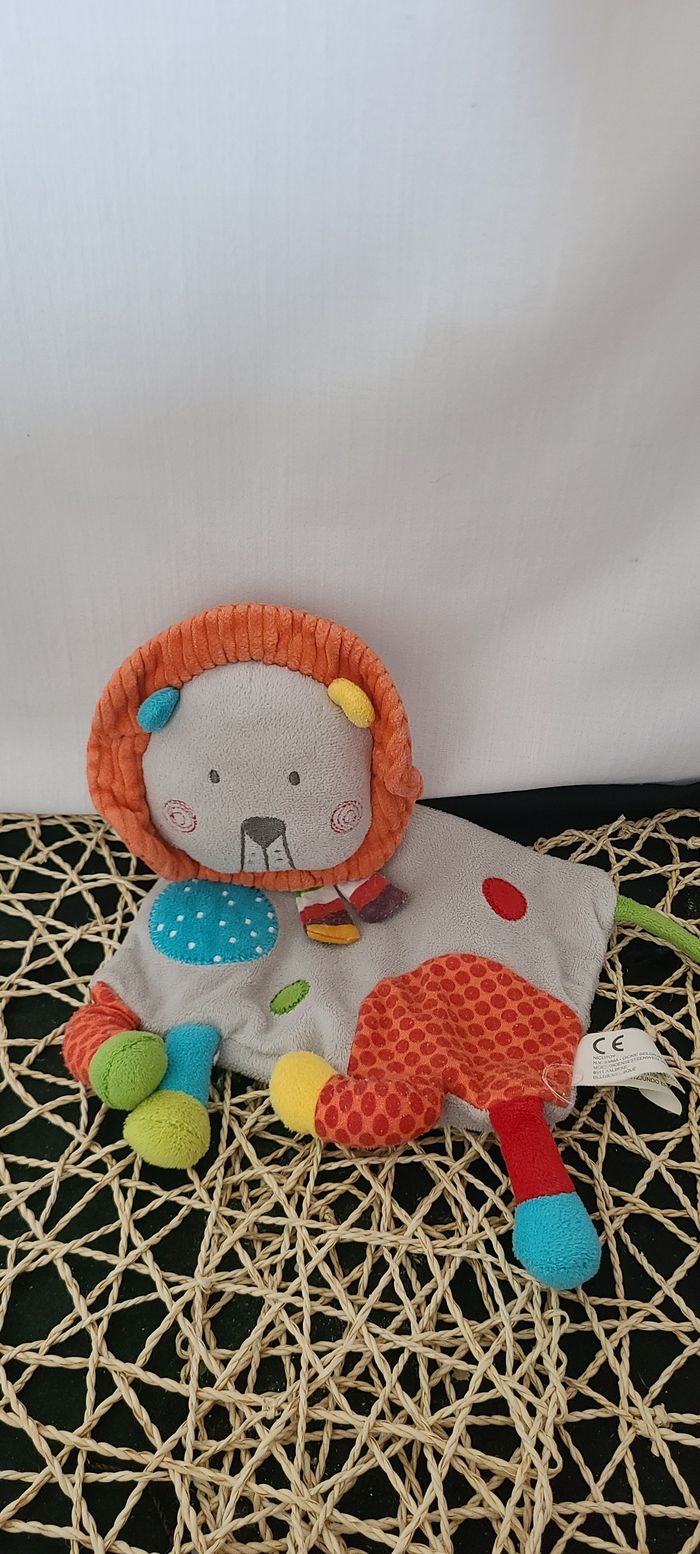 Doudou plat lion gris orange rouge bleu jaune vert NICOTOY - photo numéro 2