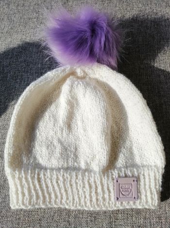 Bonnet blanc tricoté main neuf