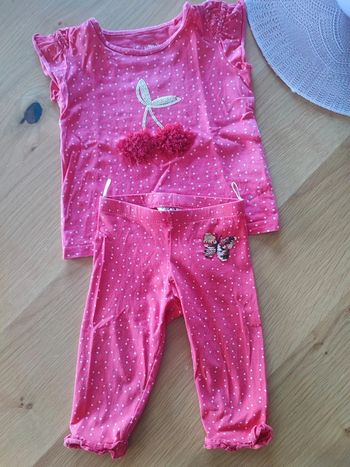 Ensemble rouge t-shirt et pantalon C&A