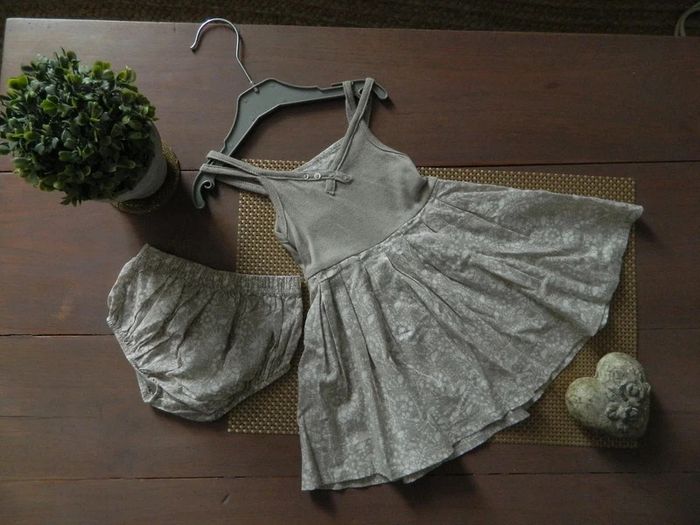 Robe d'été + culotte T 6 mois "3 Suisses"