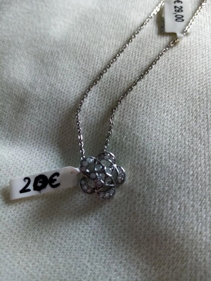 Collier et pendentif fleur magnetix - photo numéro 6