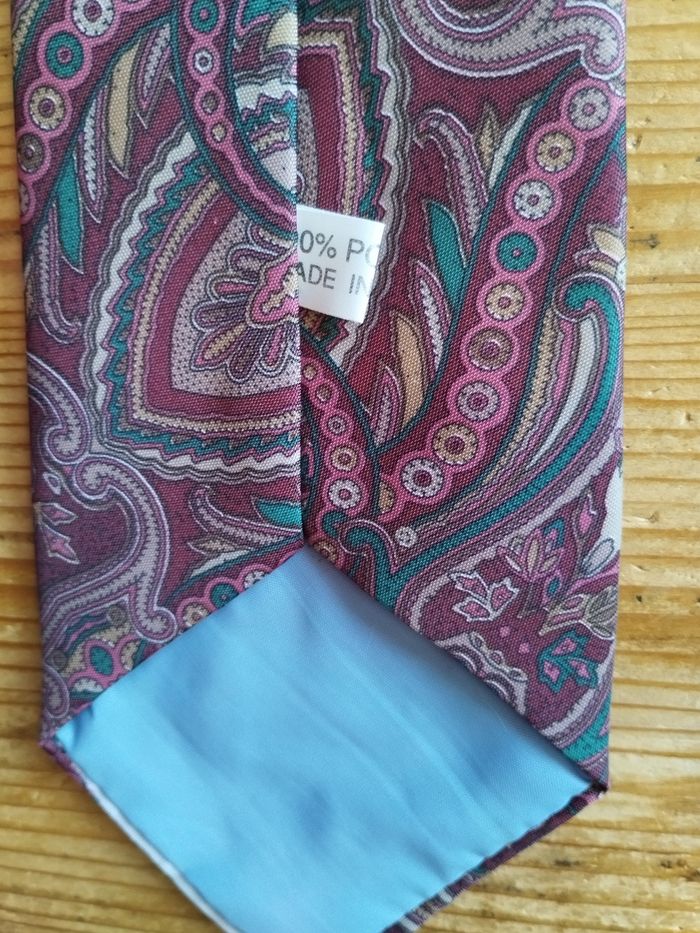 Cravate Bordeaux Élégante avec Motifs - Intérieur bleu - TBE - photo numéro 5