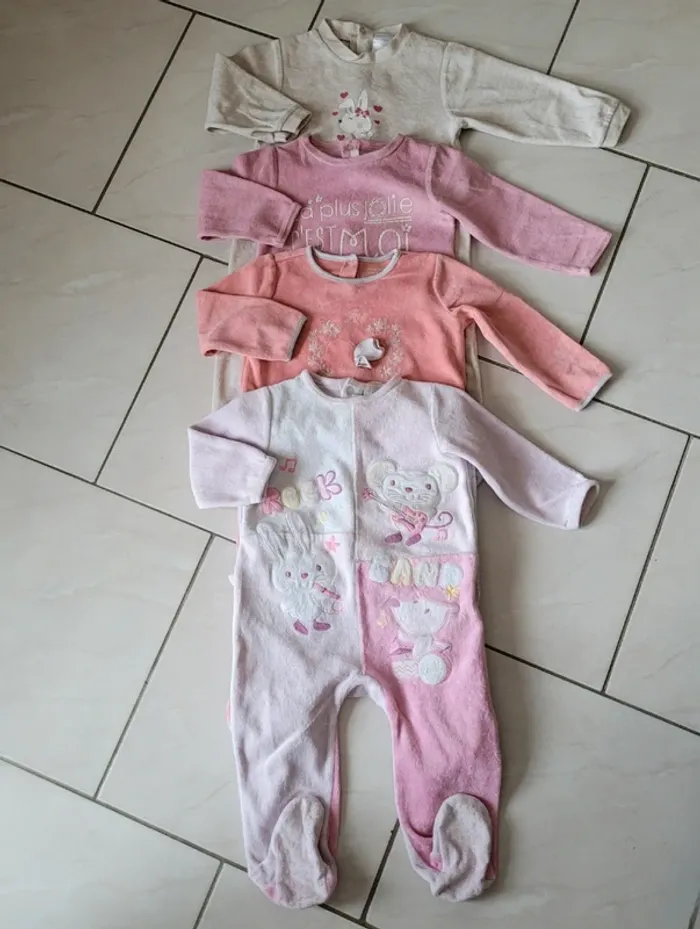 Lot de 4 pyjamas fille en 18 mois