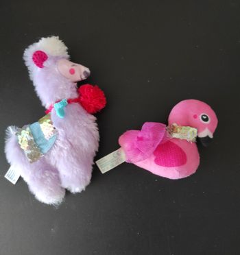Lot de 2 mini peluches – Lama parme & Flamant rose – Très bon état
