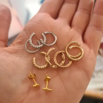 Bagues d'oreilles fantaisie couleur or et argent