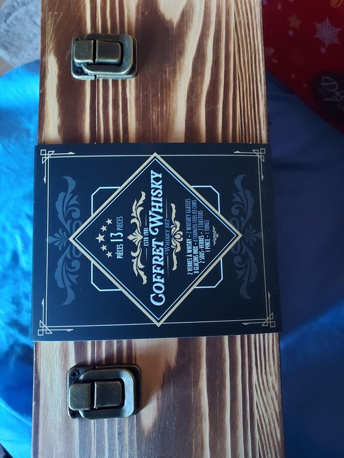 Un coffret avec verres et glaçons - photo numéro 3