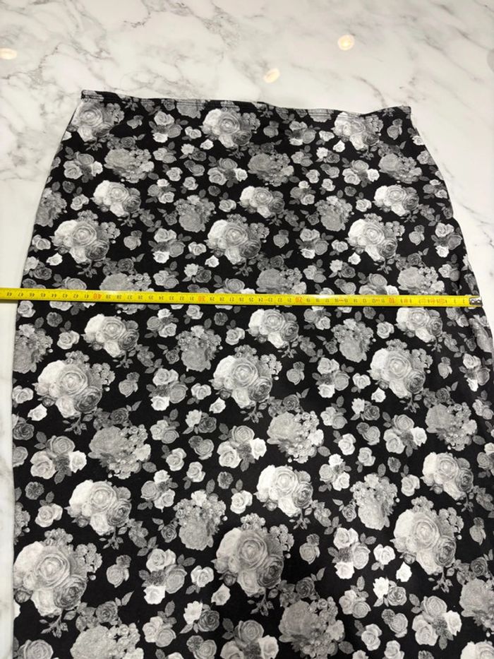 Jolie jupe mi longue taille XL - photo numéro 5