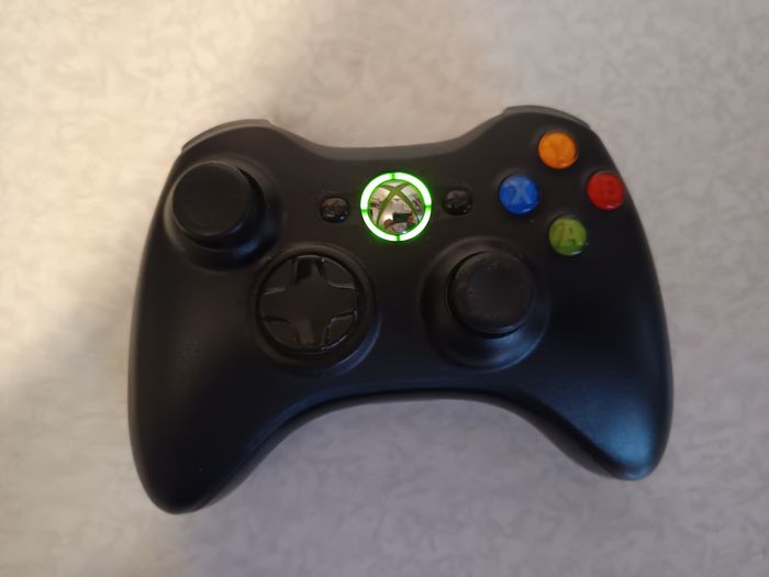 Microsoft Xbox 360 Manette sans Fil - Noire avec boitier piles version Original - photo numéro 2