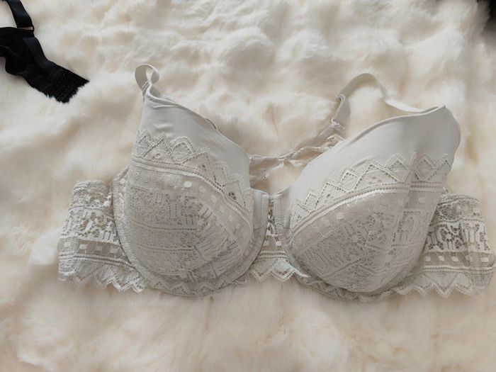 Superbe soutien gorge taille 110E Kiabi blanc
