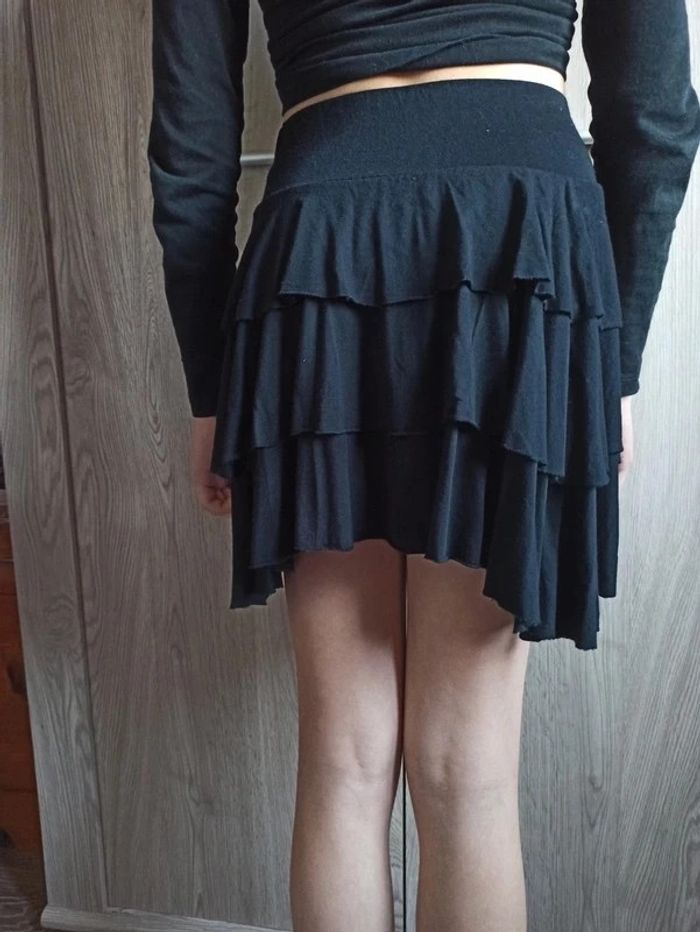 Jupe noire - photo numéro 3